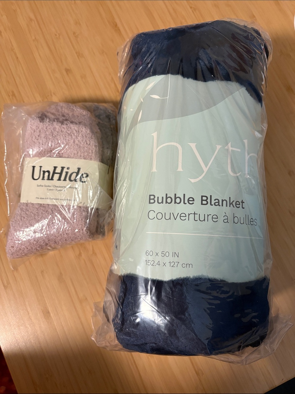 Cozy blanket and socks lot (2)